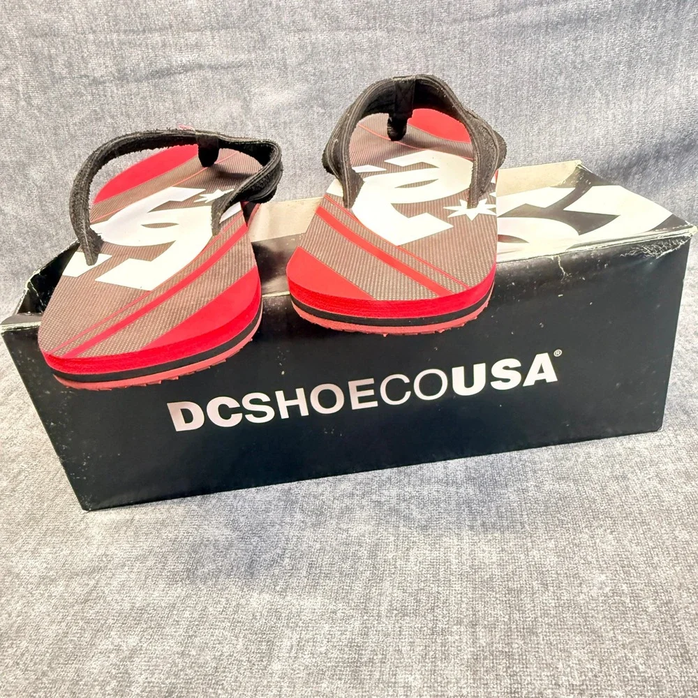 DC Shoes Central Graffik BX Mens 13 Red Black White Synthetic Skate Flip Flops